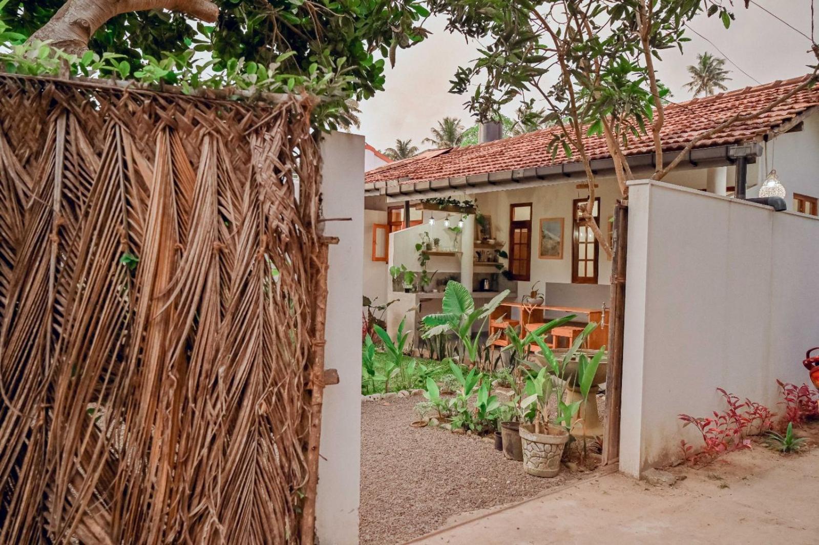 Bed and Breakfast Cosynsurf Matara Exterior foto